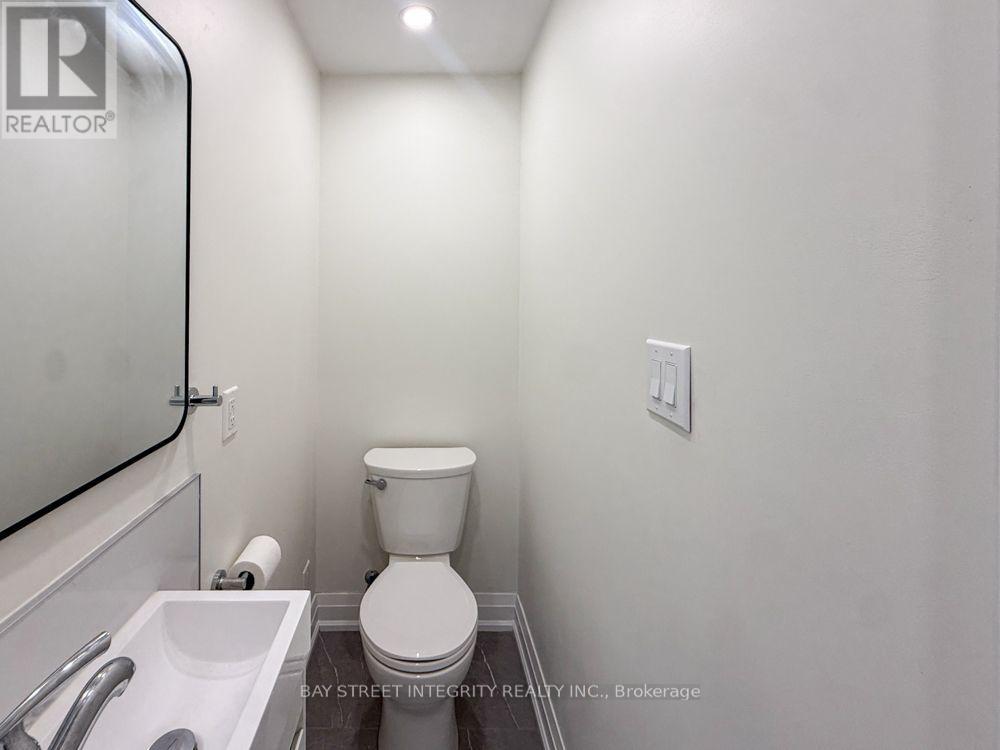 Laneway - 598 Crawford Street, Toronto, Ontario  M6G 3K2 - Photo 6 - C13651148