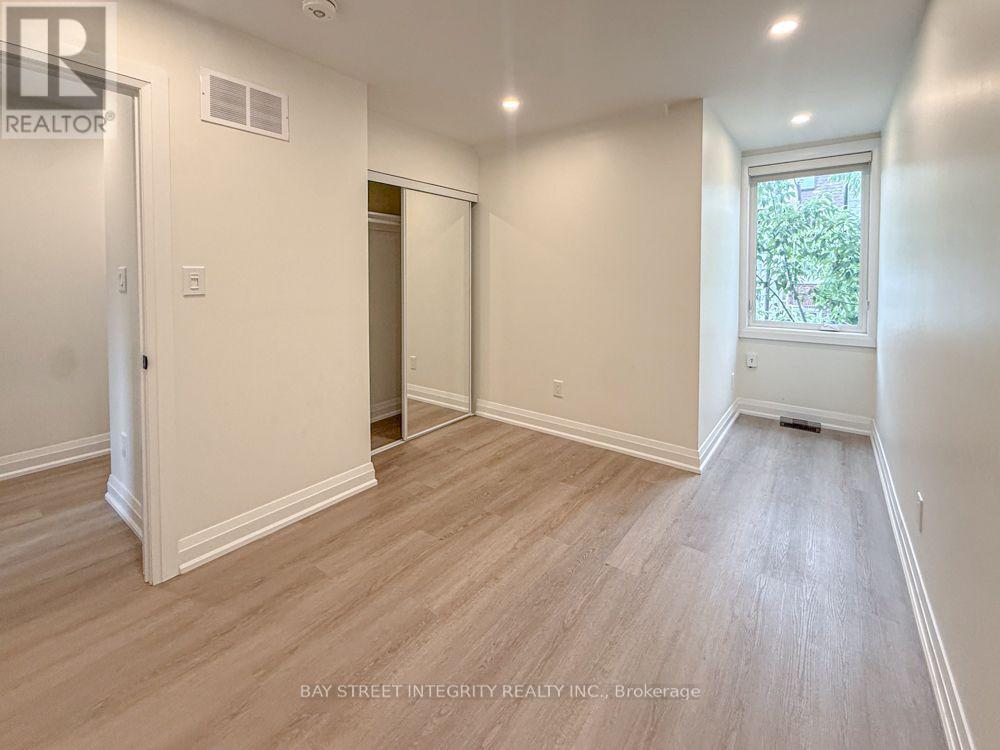 Laneway - 598 Crawford Street, Toronto, Ontario  M6G 3K2 - Photo 8 - C13651148
