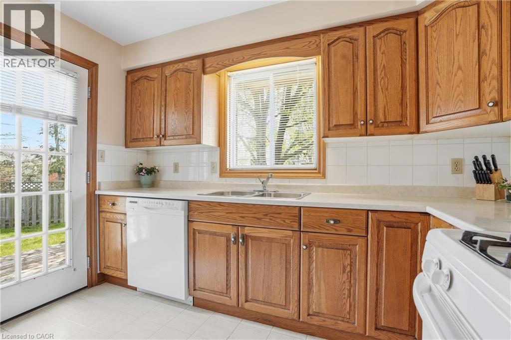 11 Greenbriar Court, Welland, Ontario  L3C 5T7 - Photo 9 - 40834091