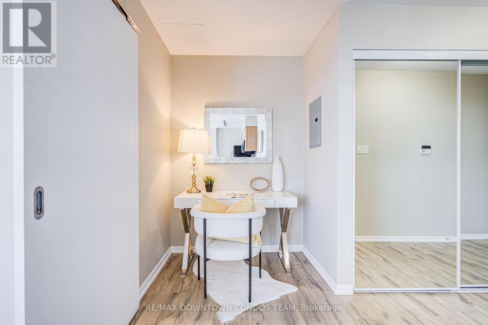 1503 - 38 Grenville Street, Toronto, Ontario  M4Y 1A5 - Photo 11 - C13651300