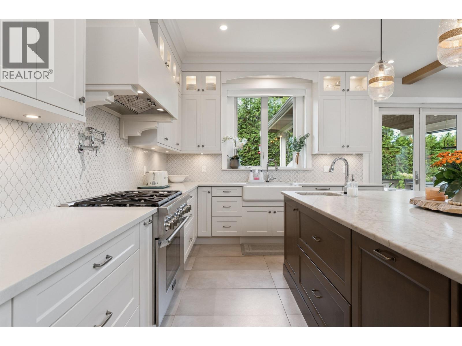 7863 Walmsley Court, Burnaby, British Columbia  V5E 3X3 - Photo 6 - R3132917