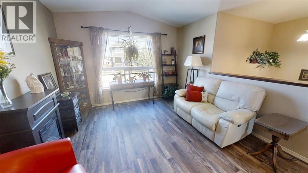 766 Mt Sundance Lane W, Lethbridge, Alberta  T1J 0T3 - Photo 3 - A2326600