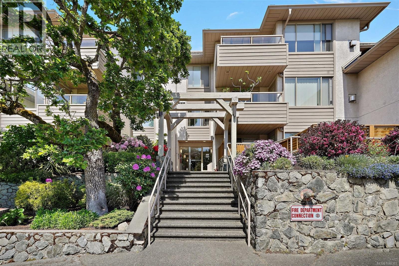 306 3400 Quadra St, Saanich, British Columbia