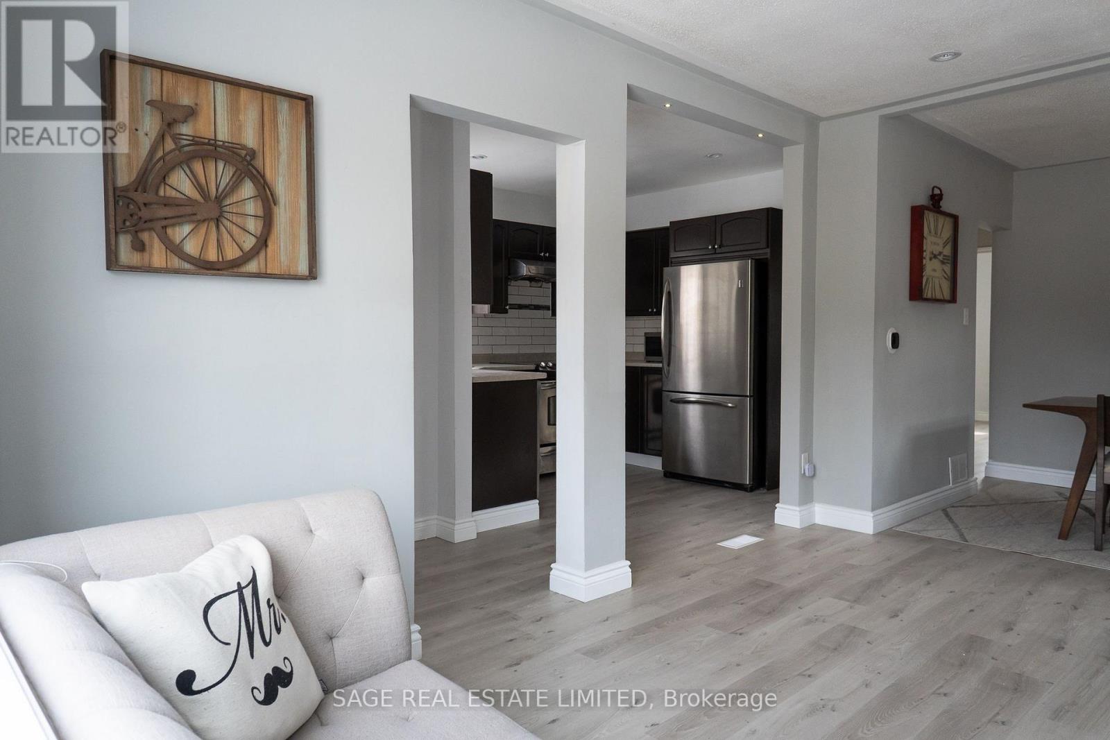 Main Floor - 37 Tiago Avenue, Toronto, Ontario  M4B 1Z9 - Photo 11 - E13651124