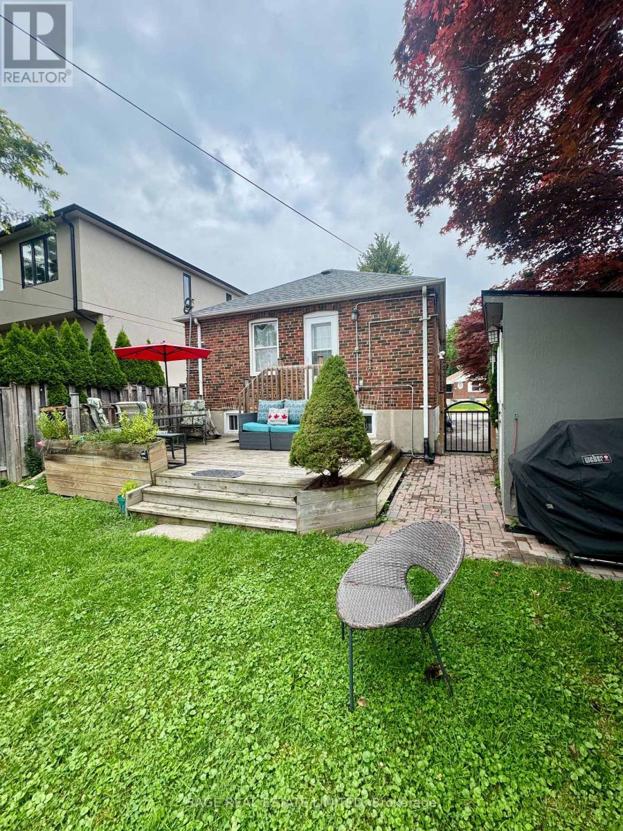 Main Floor - 37 Tiago Avenue, Toronto, Ontario  M4B 1Z9 - Photo 18 - E13651124