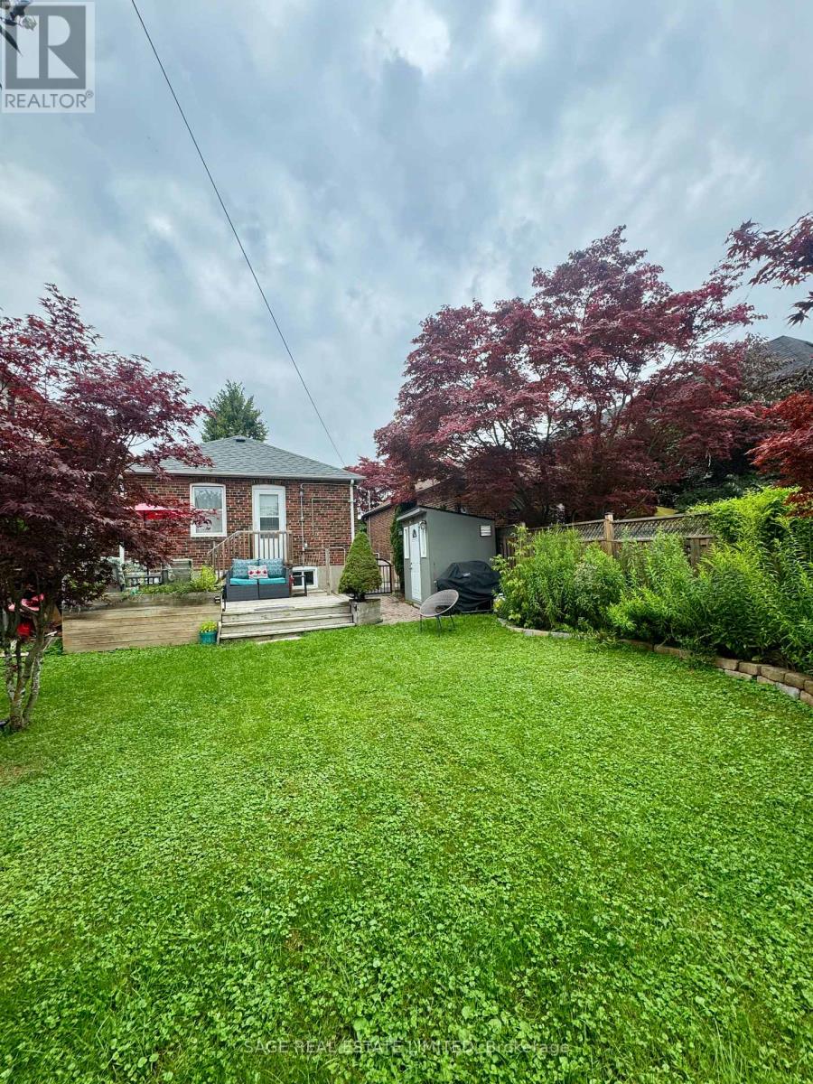 Main Floor - 37 Tiago Avenue, Toronto, Ontario  M4B 1Z9 - Photo 19 - E13651124