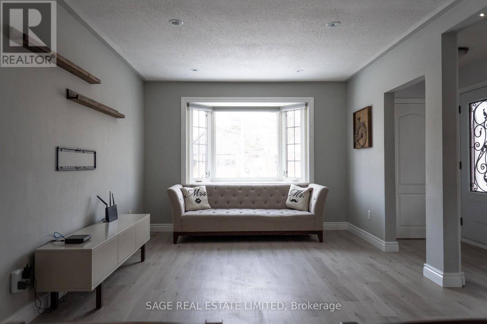 Main Floor - 37 Tiago Avenue, Toronto, Ontario  M4B 1Z9 - Photo 2 - E13651124