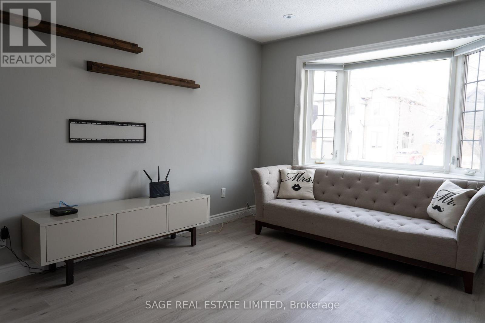 Main Floor - 37 Tiago Avenue, Toronto, Ontario  M4B 1Z9 - Photo 3 - E13651124