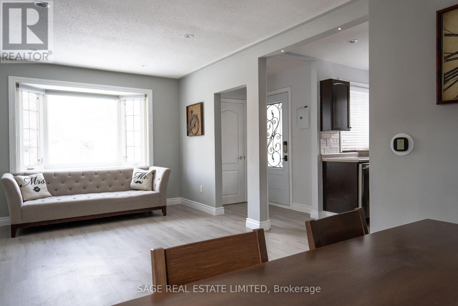 Main Floor - 37 Tiago Avenue, Toronto, Ontario  M4B 1Z9 - Photo 4 - E13651124