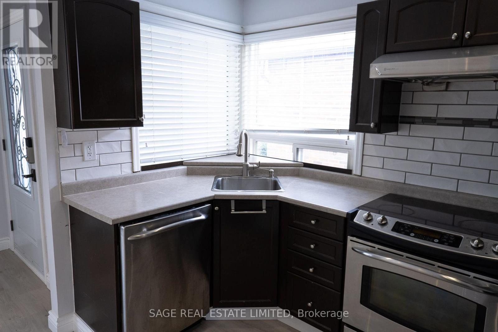 Main Floor - 37 Tiago Avenue, Toronto, Ontario  M4B 1Z9 - Photo 7 - E13651124