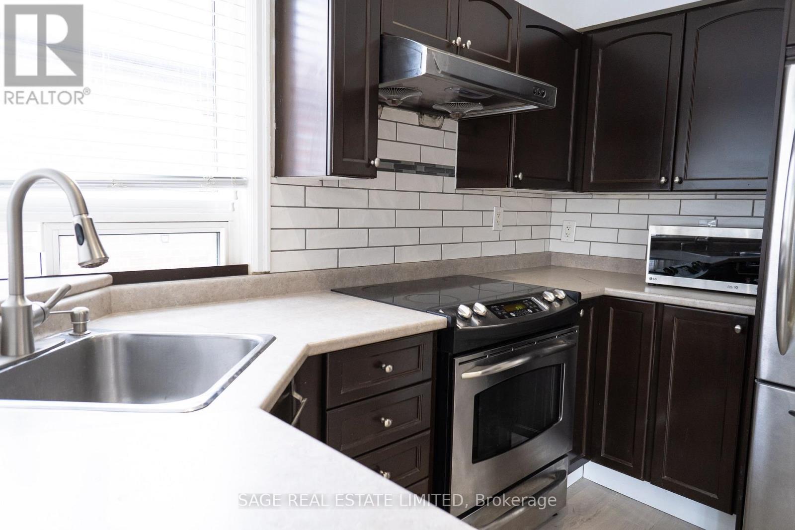 Main Floor - 37 Tiago Avenue, Toronto, Ontario  M4B 1Z9 - Photo 9 - E13651124