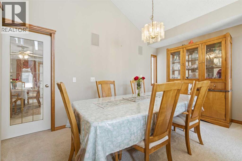 71 Woodpark Close SW, Calgary, Alberta  T2W 6G9 - Photo 6 - A2329700