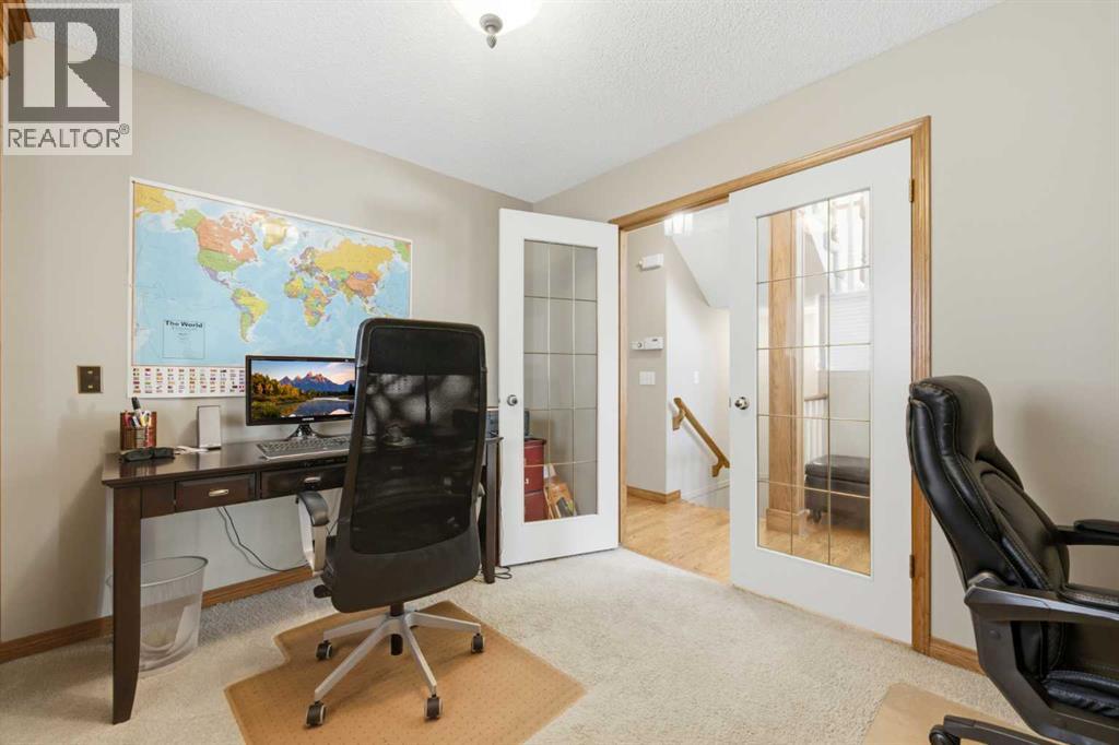 71 Woodpark Close SW, Calgary, Alberta  T2W 6G9 - Photo 13 - A2329700