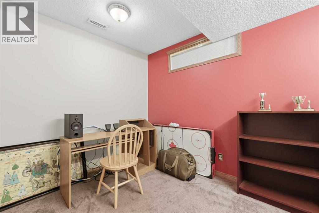 71 Woodpark Close SW, Calgary, Alberta  T2W 6G9 - Photo 27 - A2329700