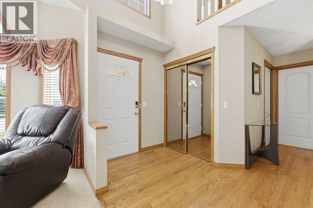 71 Woodpark Close SW, Calgary, Alberta  T2W 6G9 - Photo 3 - A2329700
