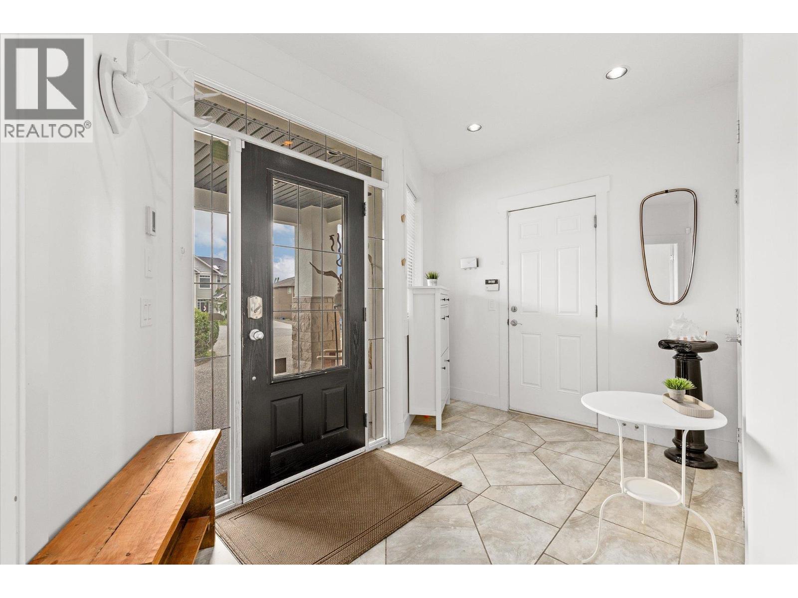 5027 France Court, Kelowna, British Columbia  V1W 4M4 - Photo 5 - 10388005