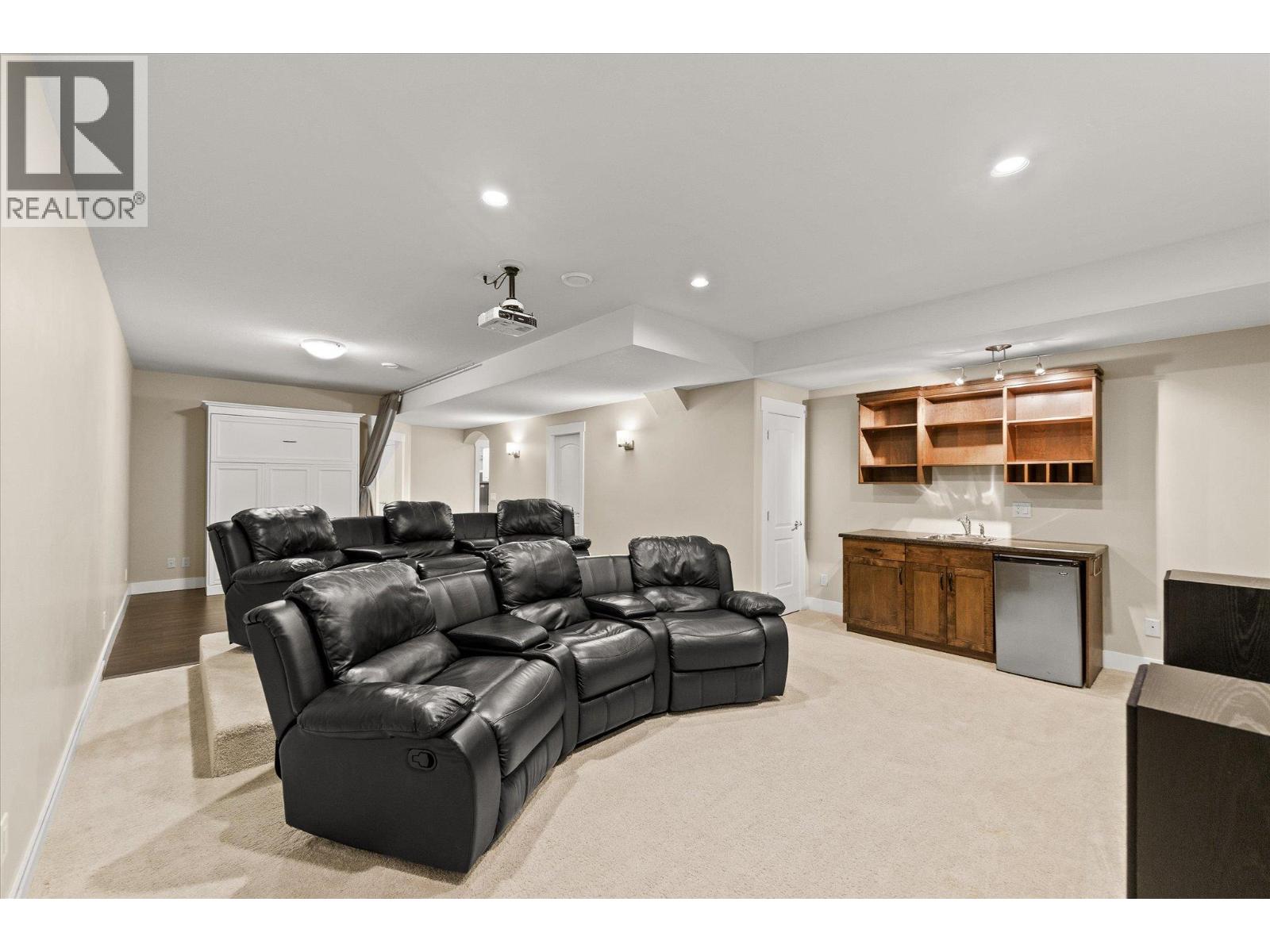 5027 France Court, Kelowna, British Columbia  V1W 4M4 - Photo 40 - 10388005