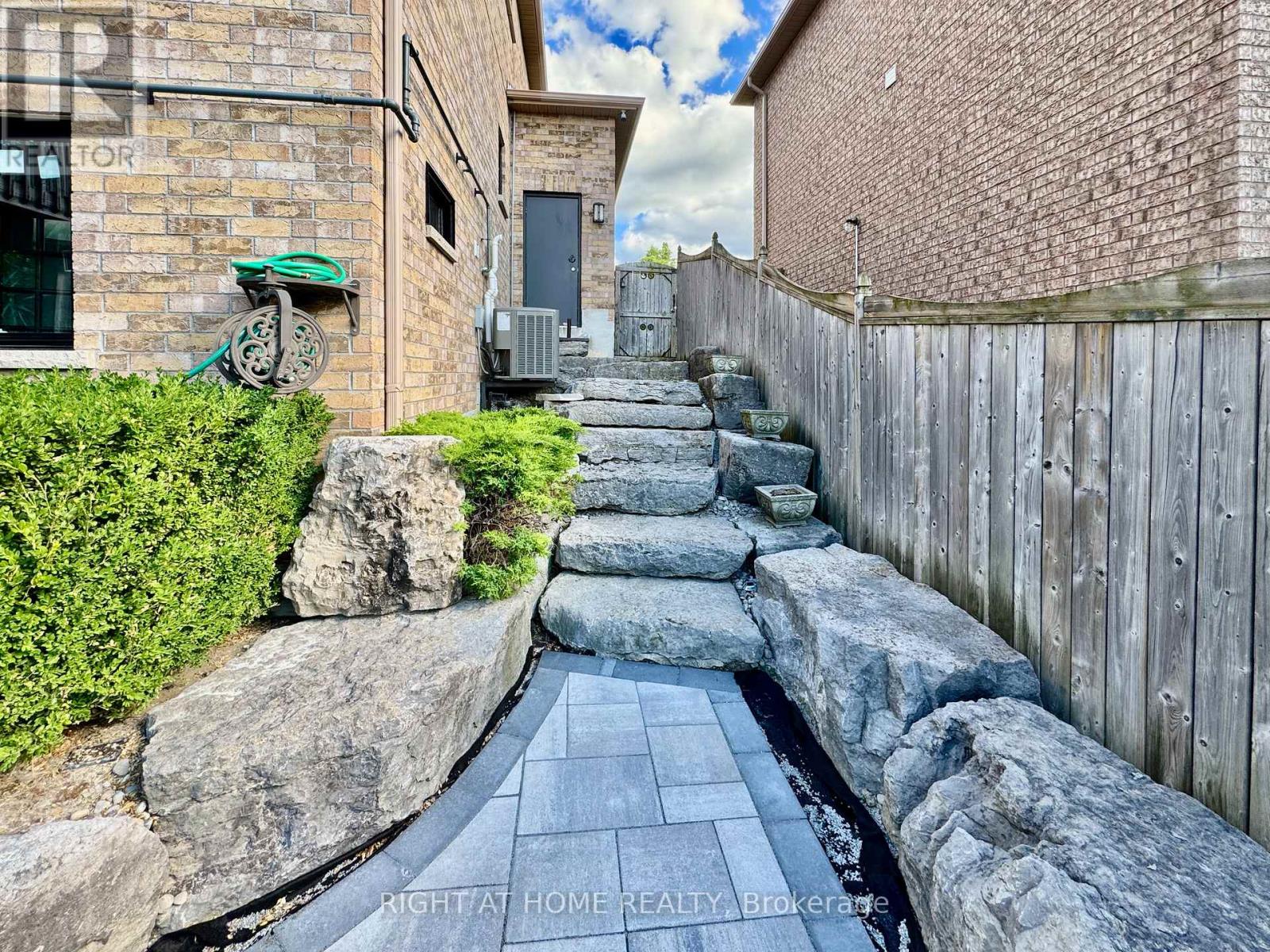 LOWER - 20 PRINCE OF WALES DRIVE
