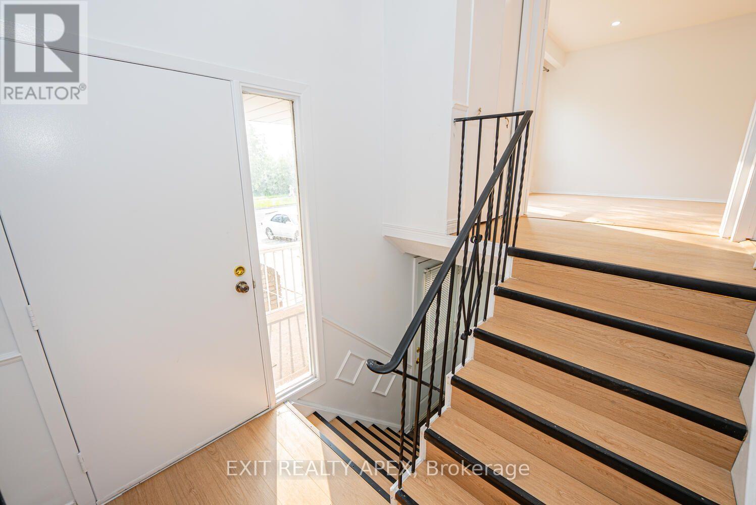 122 Centre Street N, Brampton, Ontario  L6V 2Z3 - Photo 8 - W13651096