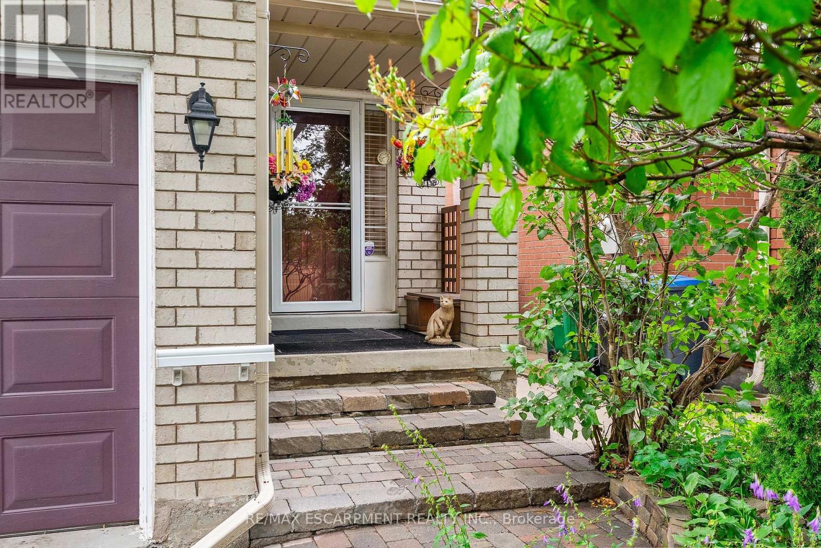 16 Whiteface Crescent, Brampton, Ontario  L6X 4W6 - Photo 2 - W13651106