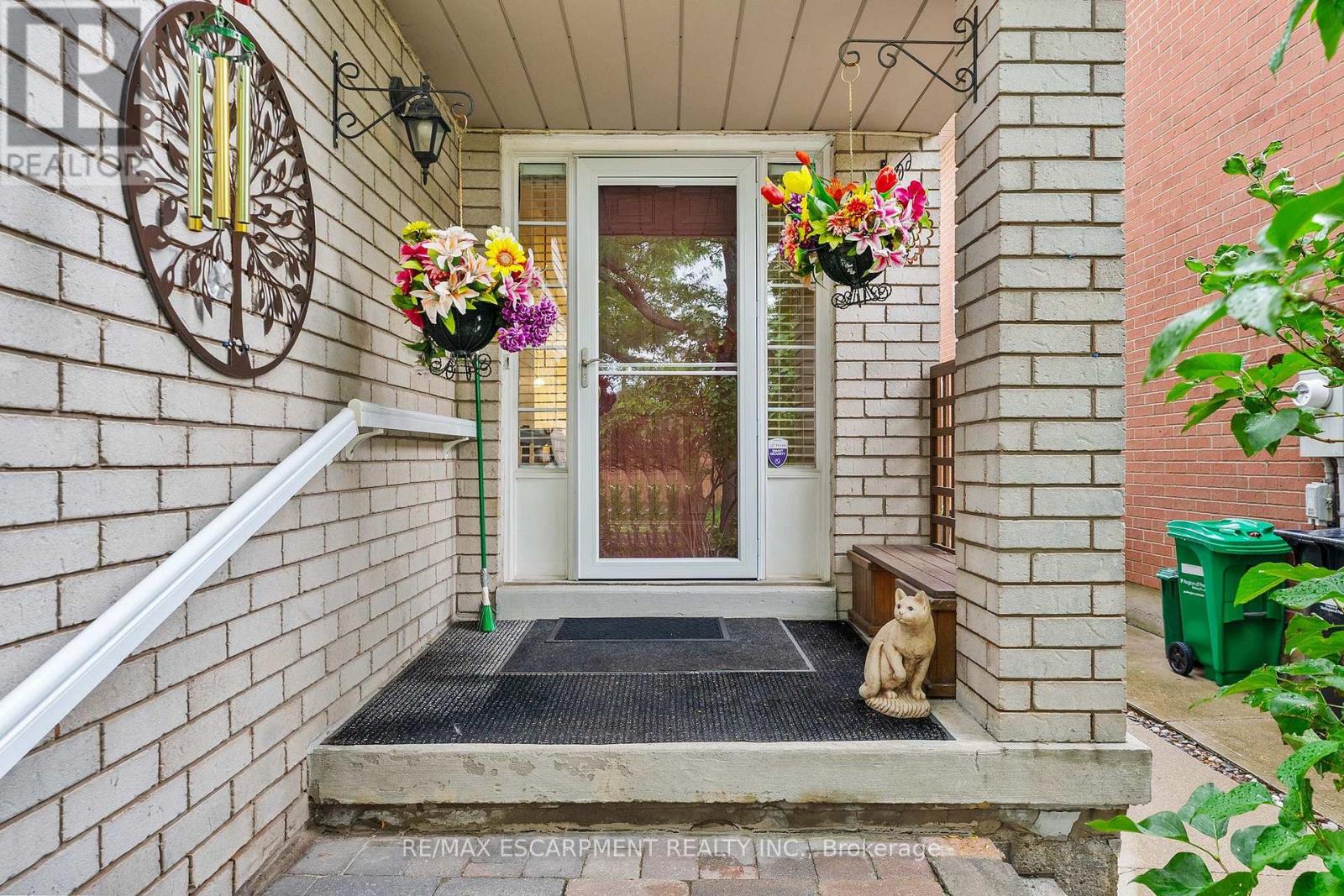 16 Whiteface Crescent, Brampton, Ontario  L6X 4W6 - Photo 3 - W13651106