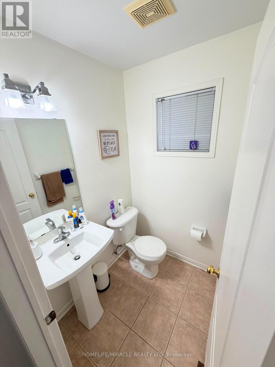 9 Farthingale Crescent, Brampton, Ontario L7A 1R3 - Photo 6 - W13647742