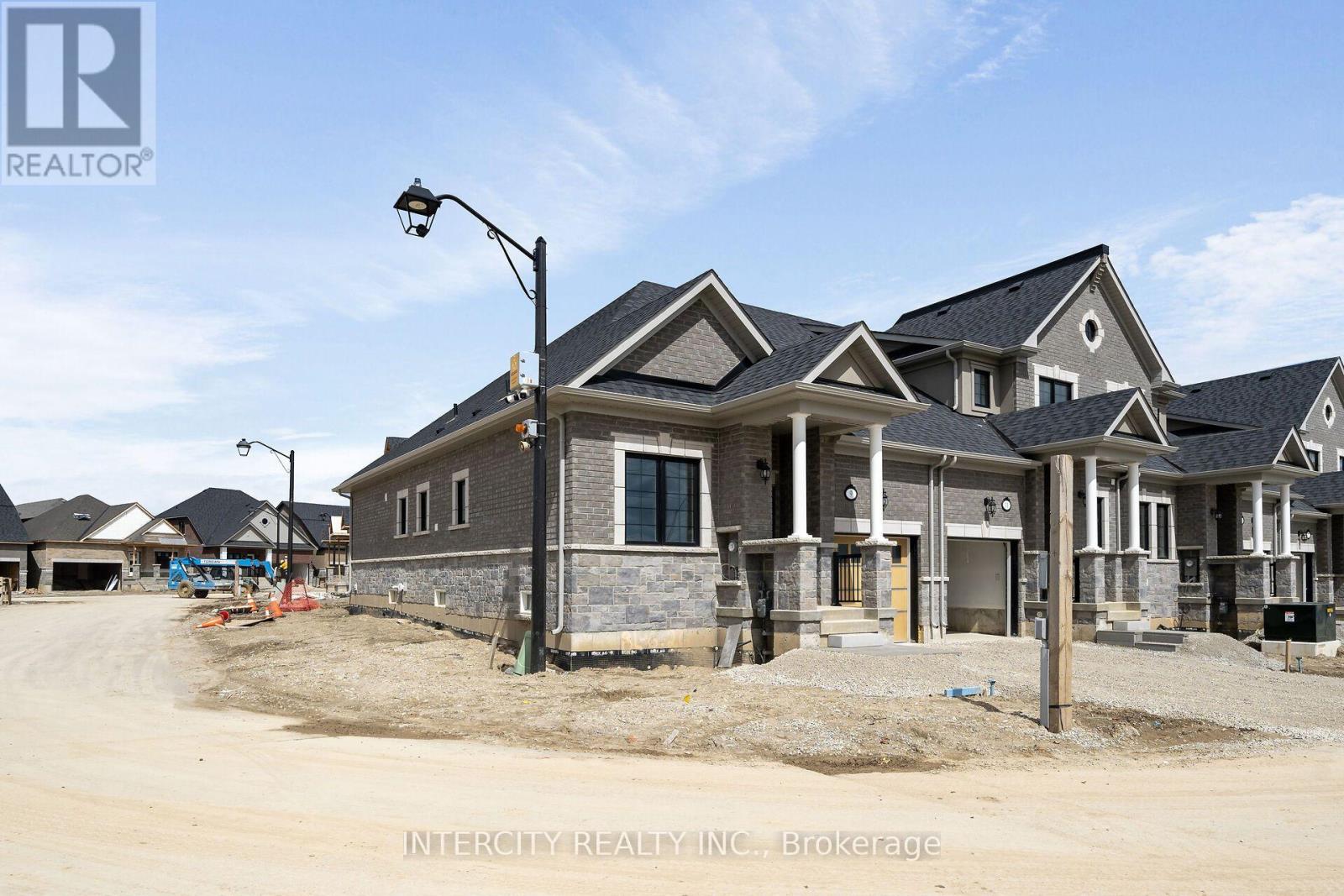 Th 26 - Blk 6 Sunbird Way, Halton Hills, Ontario  X0X 0X0 - Photo 3 - W10420915