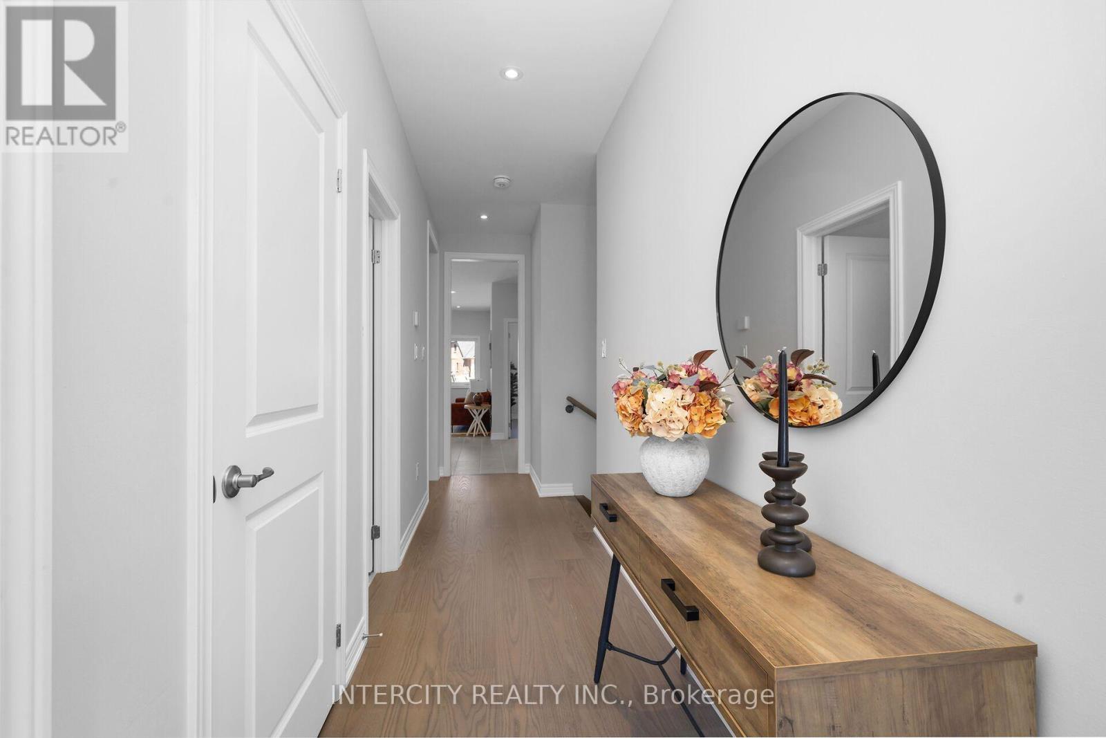 Th 26 - Blk 6 Sunbird Way, Halton Hills, Ontario  X0X 0X0 - Photo 4 - W10420915