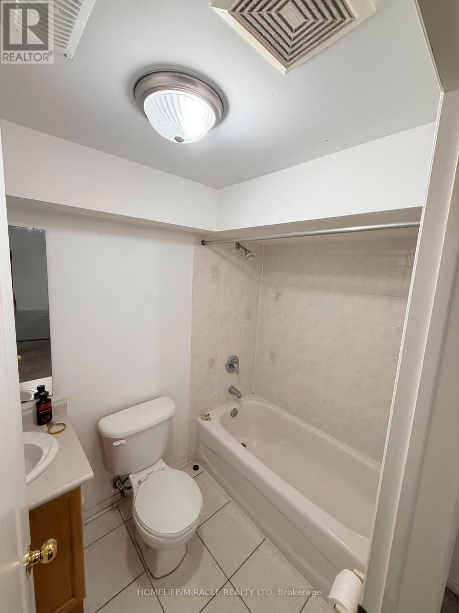 9 Farthingale Crescent, Brampton, Ontario L7A 1R3 - Photo 15 - W13647742