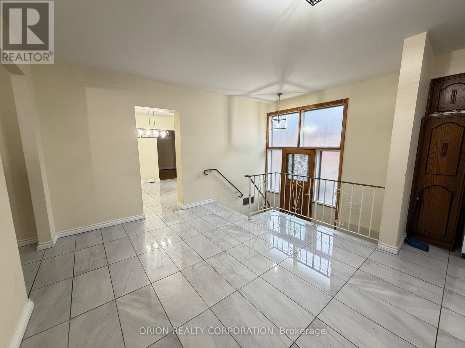 3 Romar Crescent, Toronto, Ontario  M6B 1R7 - Photo 14 - W13650564