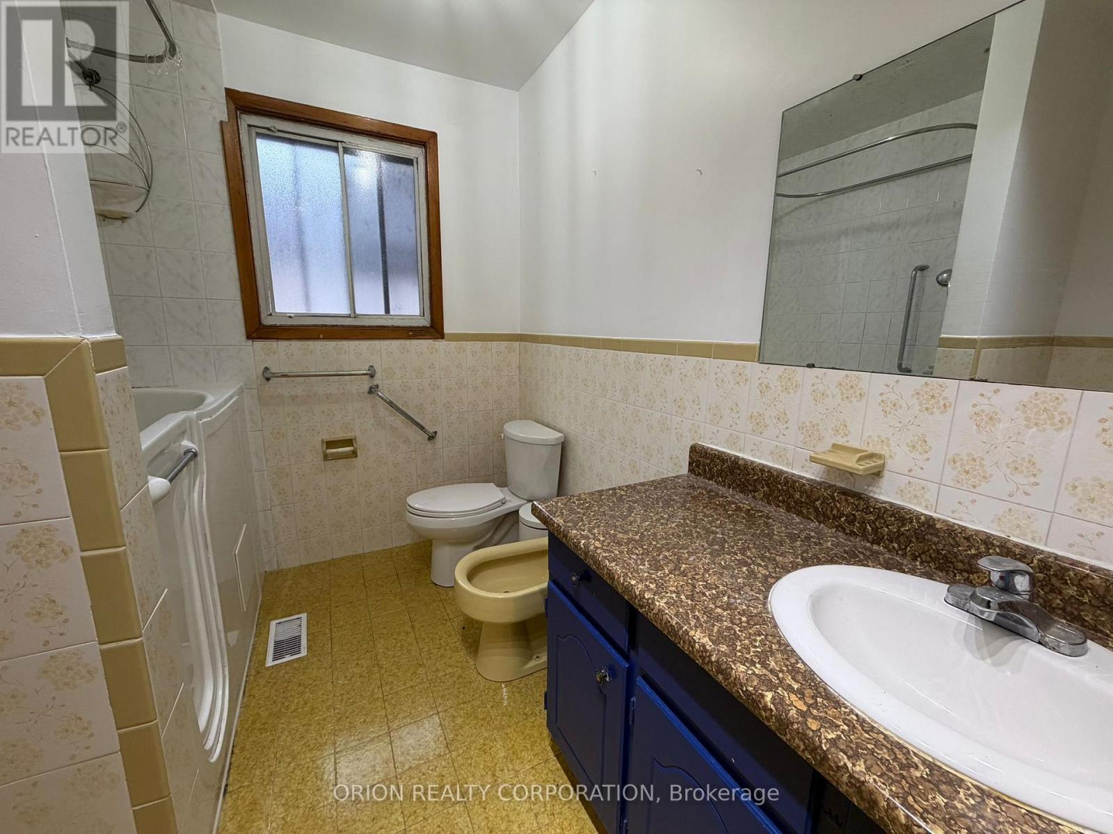 3 Romar Crescent, Toronto, Ontario  M6B 1R7 - Photo 18 - W13650564
