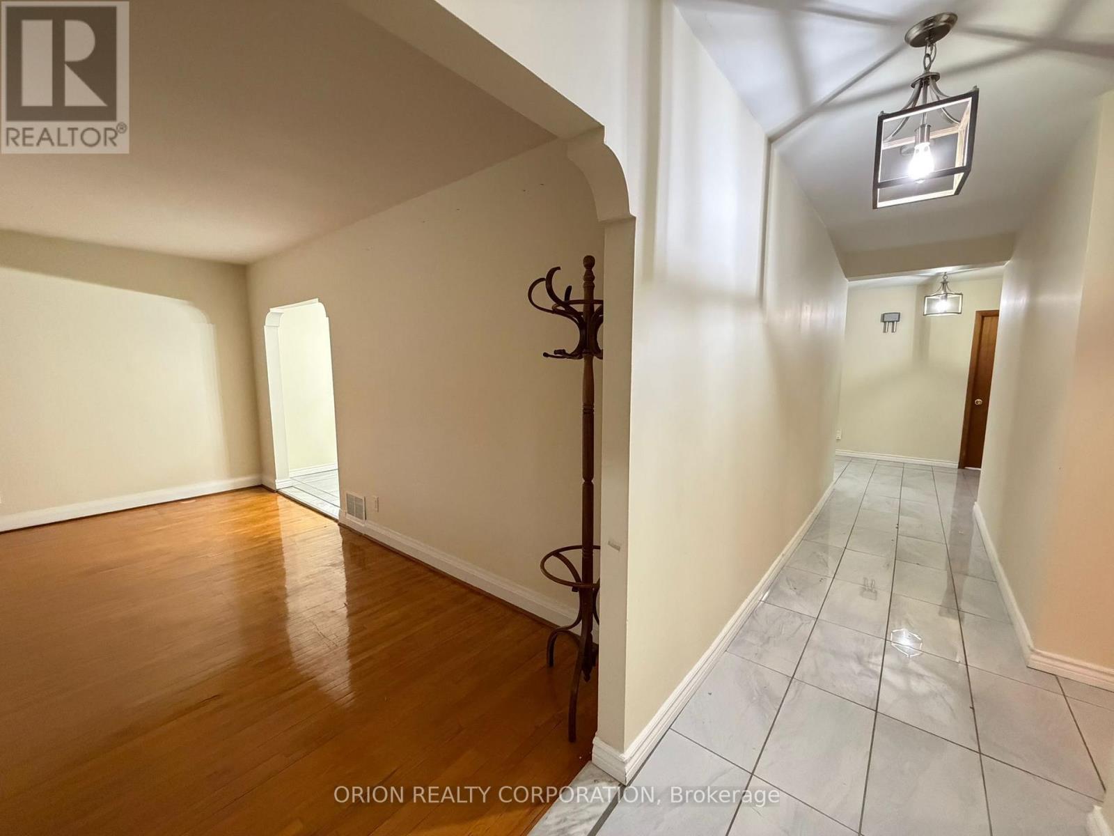 3 Romar Crescent, Toronto, Ontario  M6B 1R7 - Photo 3 - W13650564