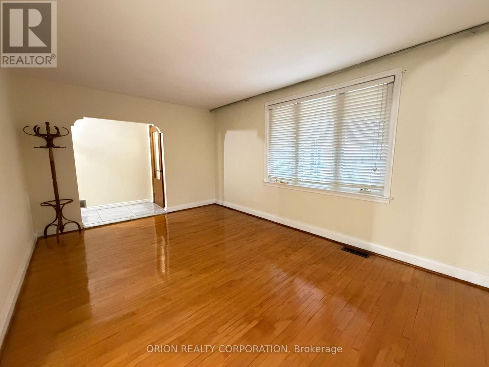 3 Romar Crescent, Toronto, Ontario  M6B 1R7 - Photo 6 - W13650564
