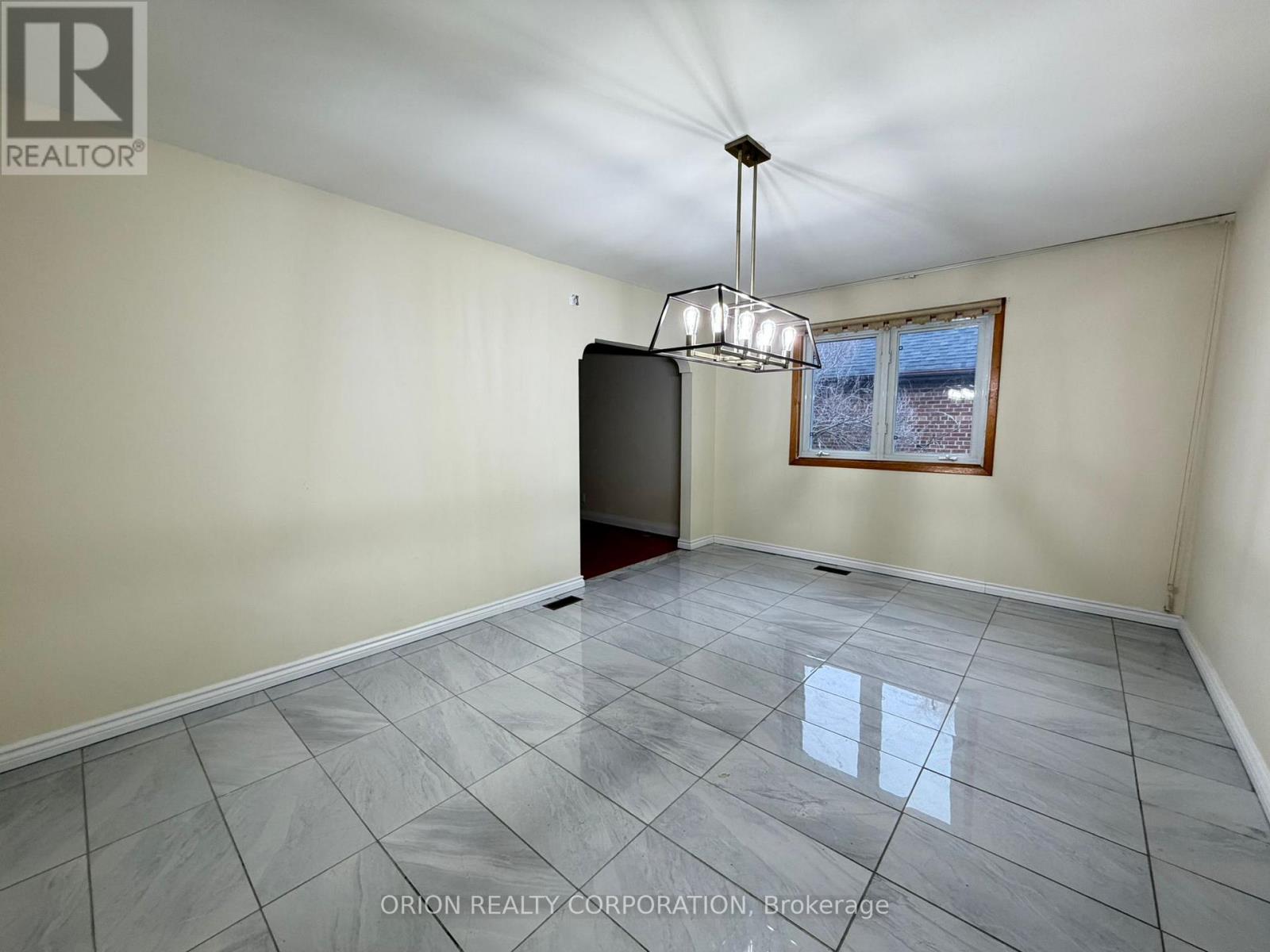 3 Romar Crescent, Toronto, Ontario  M6B 1R7 - Photo 10 - W13650564