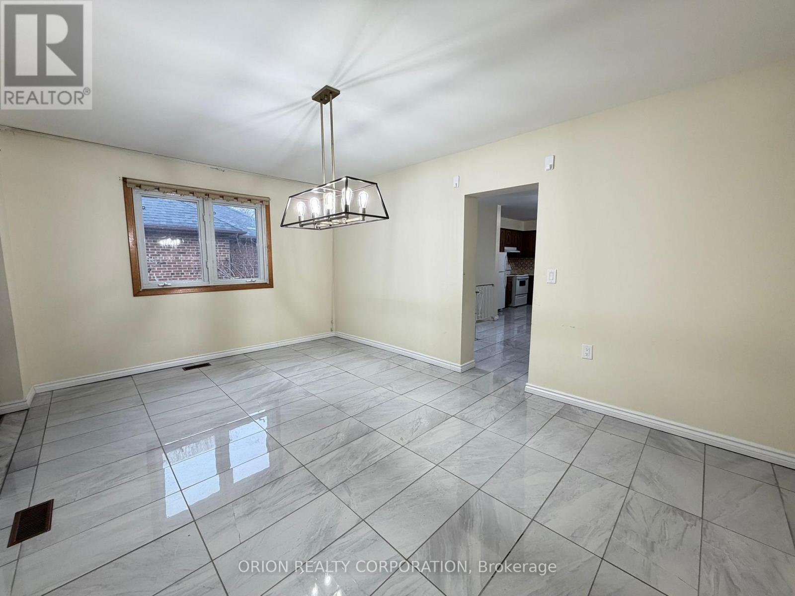 3 Romar Crescent, Toronto, Ontario  M6B 1R7 - Photo 11 - W13650564
