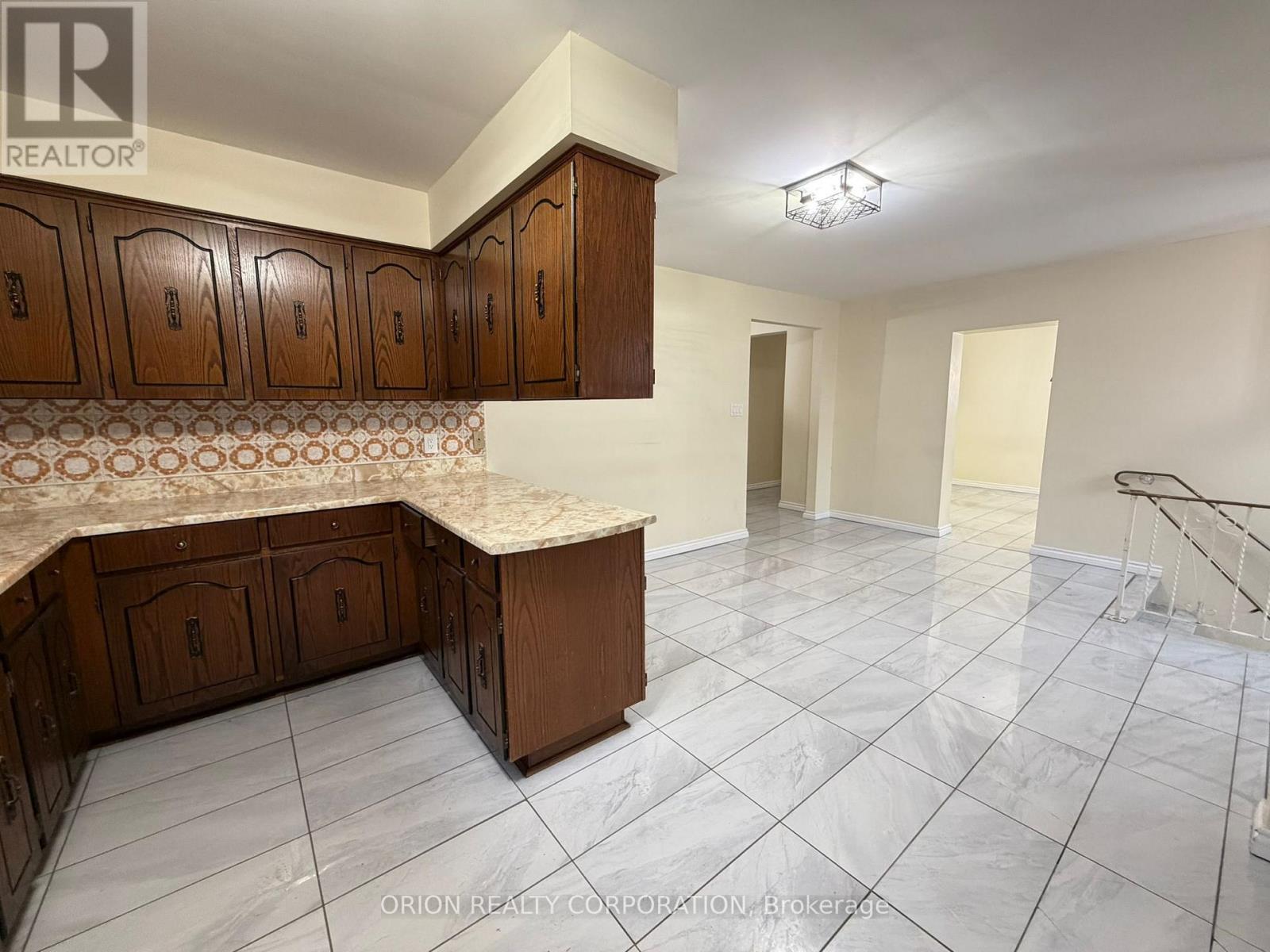 3 Romar Crescent, Toronto, Ontario  M6B 1R7 - Photo 16 - W13650564