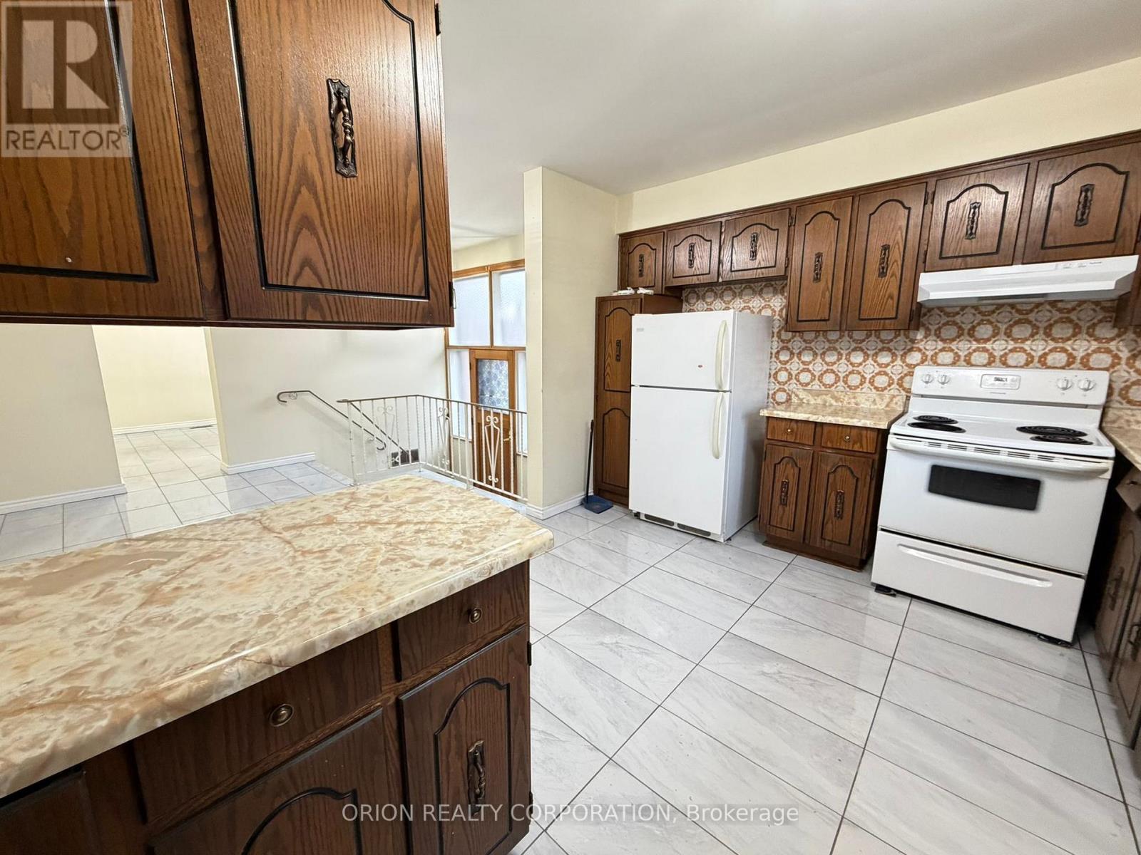 3 Romar Crescent, Toronto, Ontario  M6B 1R7 - Photo 17 - W13650564