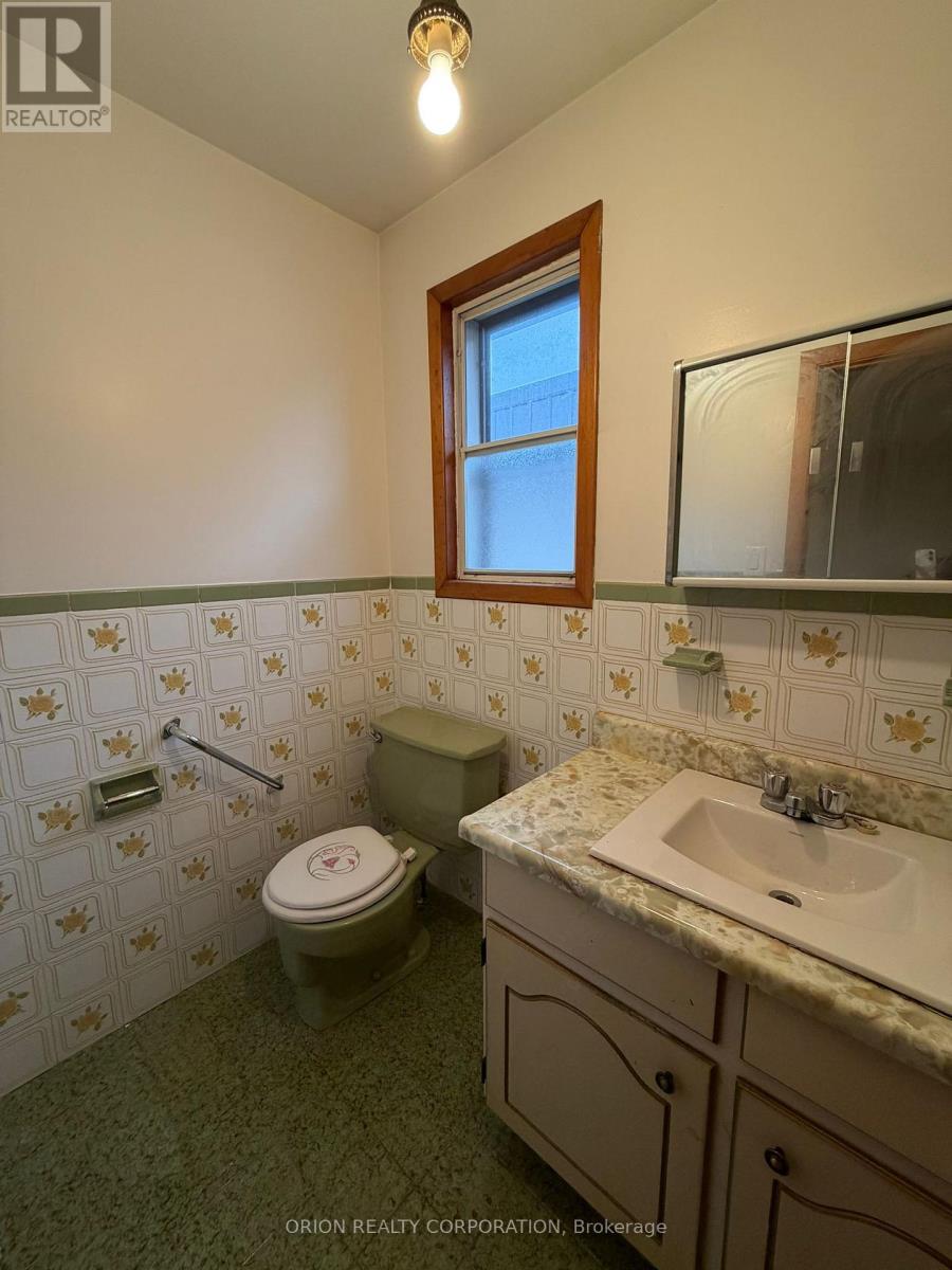 3 Romar Crescent, Toronto, Ontario  M6B 1R7 - Photo 25 - W13650564