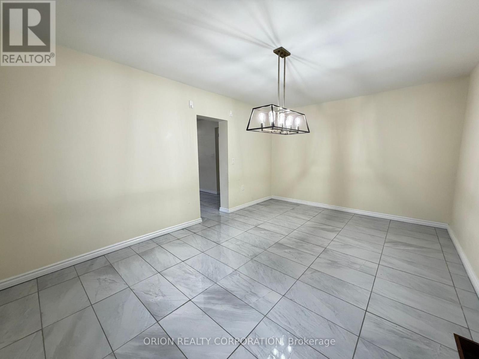 3 Romar Crescent, Toronto, Ontario  M6B 1R7 - Photo 8 - W13650564