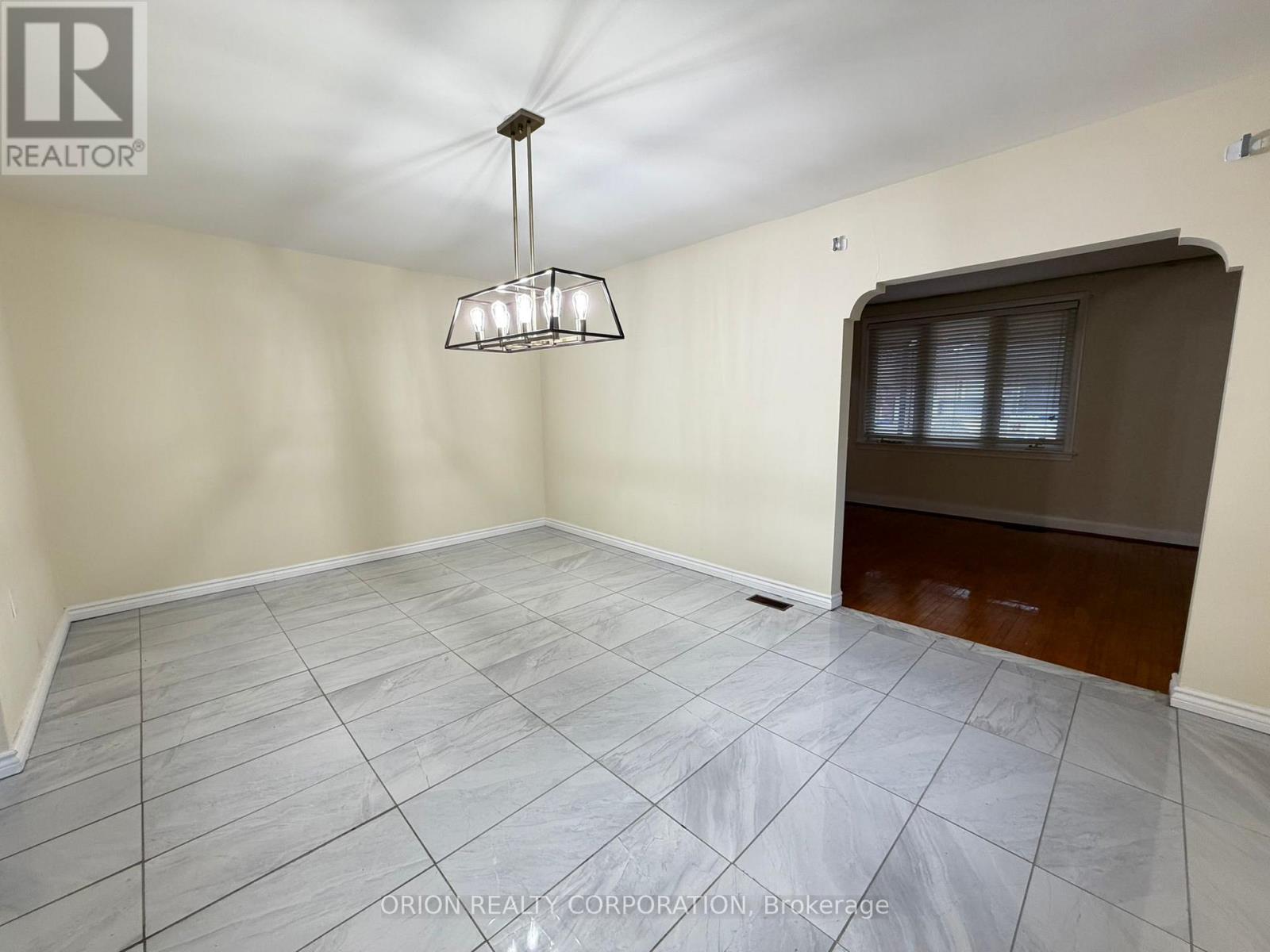 3 Romar Crescent, Toronto, Ontario  M6B 1R7 - Photo 9 - W13650564