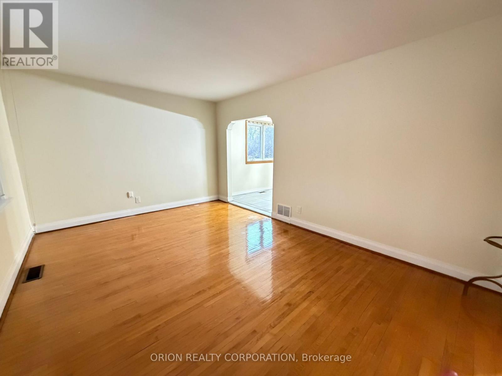 3 Romar Crescent, Toronto, Ontario  M6B 1R7 - Photo 4 - W13650564