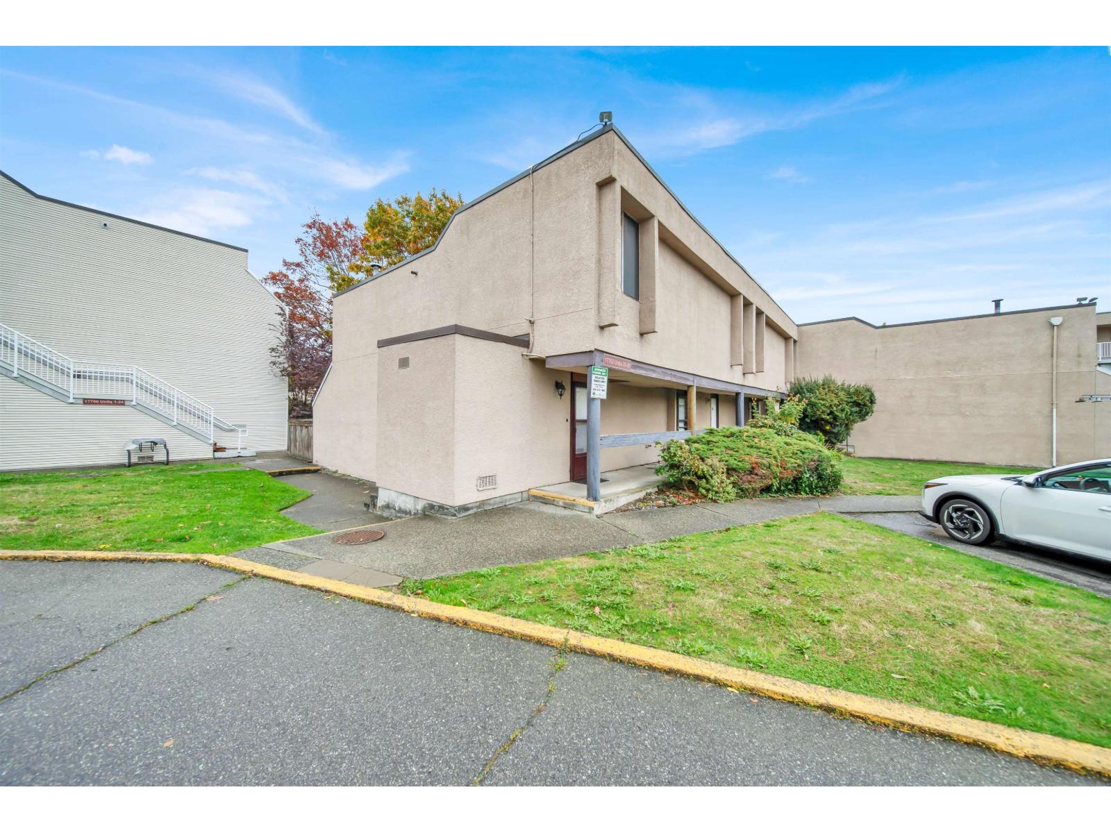 28 17702 60 AVENUE, Surrey, British Columbia