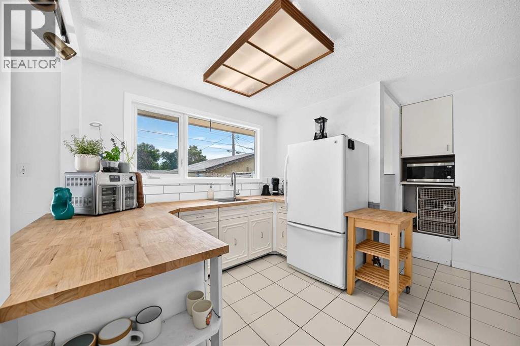 6108 Lloyd Crescent SW, Calgary, Alberta  T3E 5V7 - Photo 16 - A2325445