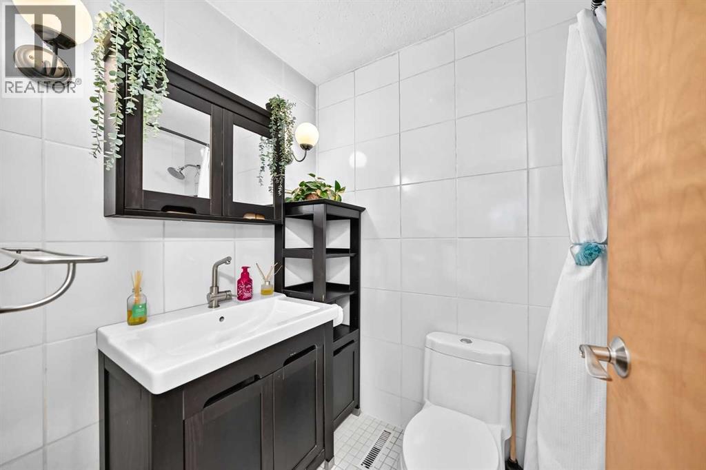 6108 Lloyd Crescent SW, Calgary, Alberta  T3E 5V7 - Photo 25 - A2325445