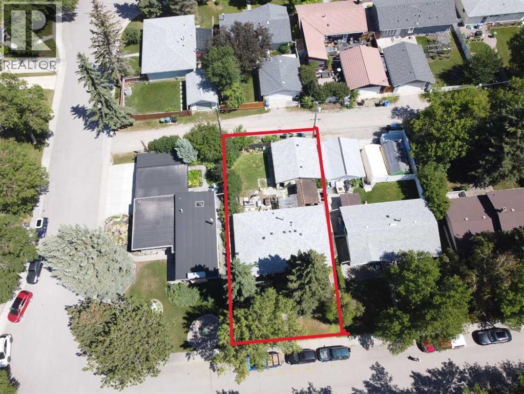 6108 Lloyd Crescent SW, Calgary, Alberta  T3E 5V7 - Photo 2 - A2325445