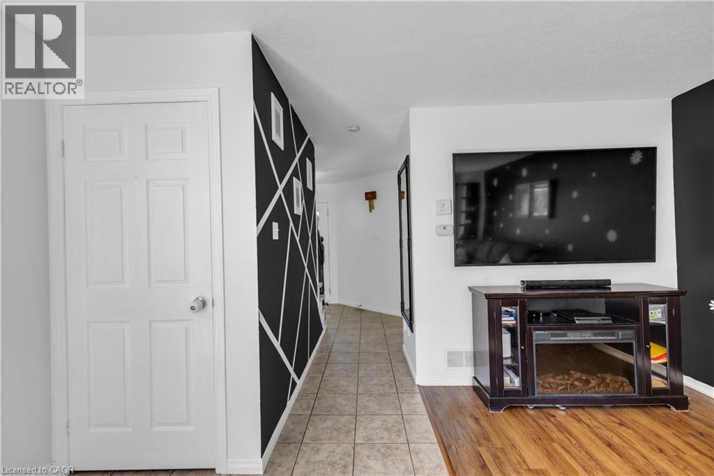 35 Borland Drive, Guelph, Ontario  N1G 5B5 - Photo 11 - 40854092
