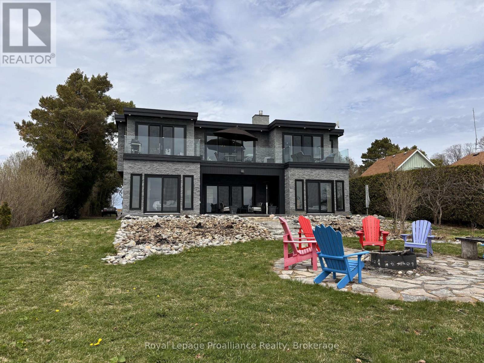 621 BARCOVAN BEACH ROAD, Quinte West, Ontario