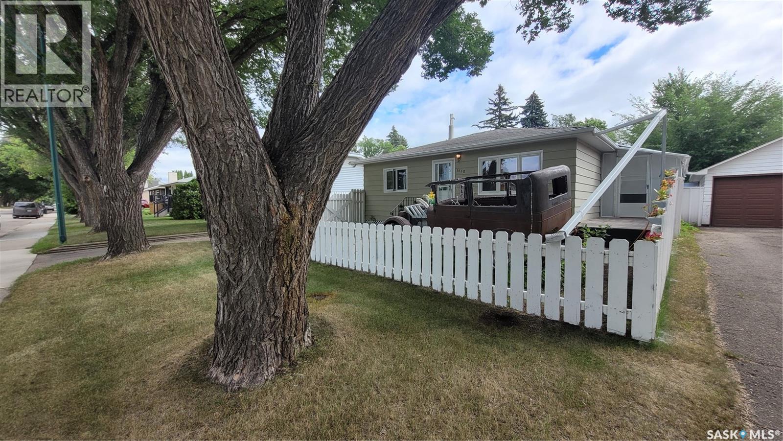 1610 2nd Avenue N, Saskatoon, Saskatchewan  S7K 3N2 - Photo 2 - SK044797