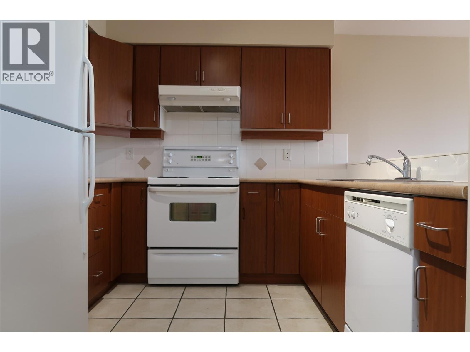 7600 COTTONWOOD Drive Unit# 404, Osoyoos, British Columbia