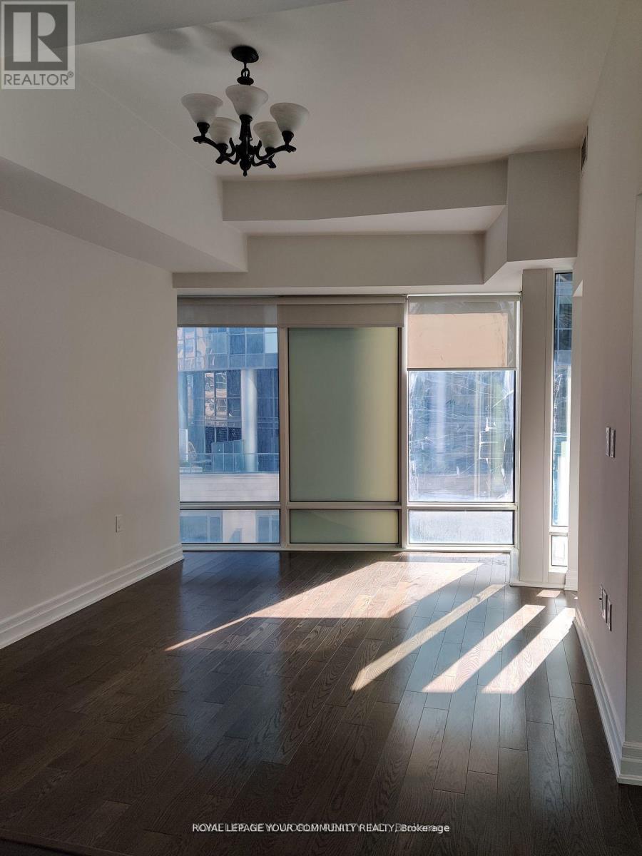 601 - 8 The Esplanade, Toronto, Ontario  M5E 0A6 - Photo 2 - C13651444